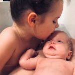 Współkąpiel, czyli kąpiel z dzieckiem.