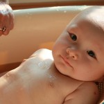 Sucha skóra u dziecka po kąpieli – możesz temu zapobiec.